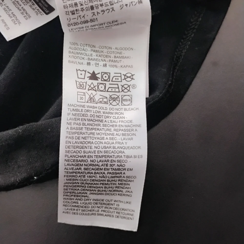 Levi’s Black Batwing Logo Graphic Tee Men’s Medium